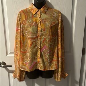 Vici M NWOT Yellow and Orange Paisley Button-Up Shirt